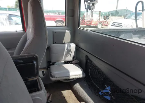 2001 Mazda B3000 Se из США, поврежденный, VIN 4F4ZR17U31TM00105